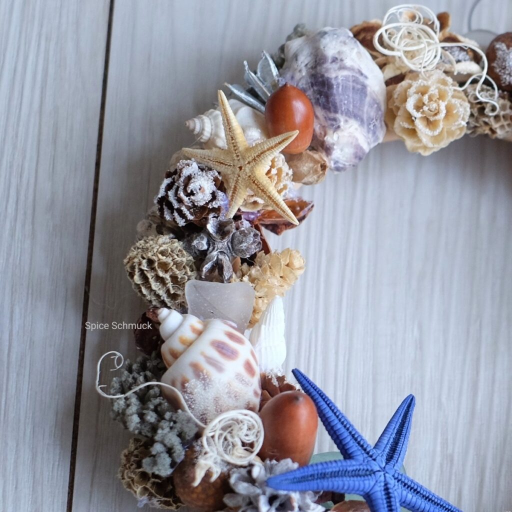 木の実で作った海のリース